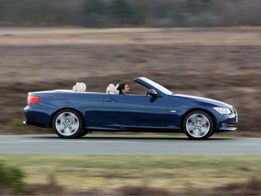  BMW 335i Convertible 2010 года  (UK) (фото 3 из 8)